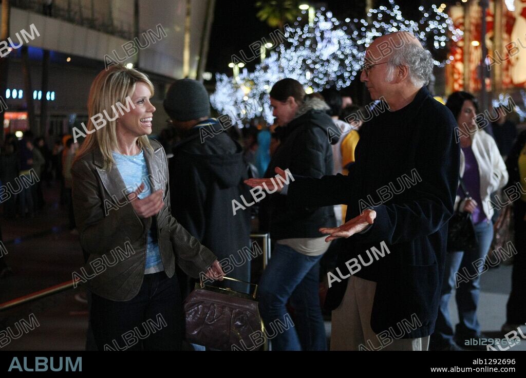 CHERYL HINES und LARRY DAVID in CURB YOUR ENTHUSIASM-TV, 2000. Copyright HBO FILMS/PRODUCTION PARTNERS / HYUN, DOUG.