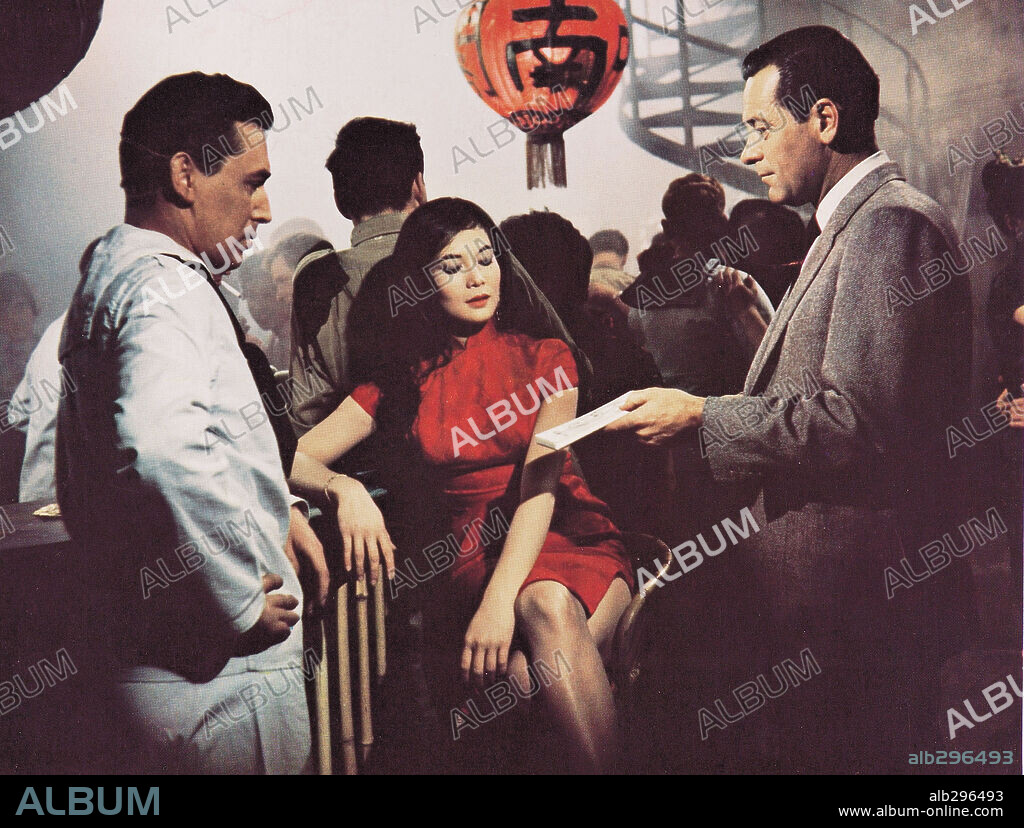 WILLIAM HOLDEN in THE WORLD OF SUZIE WONG, 1960, directed by RICHARD QUINE. Copyright PARAMOUNT PICTURES.