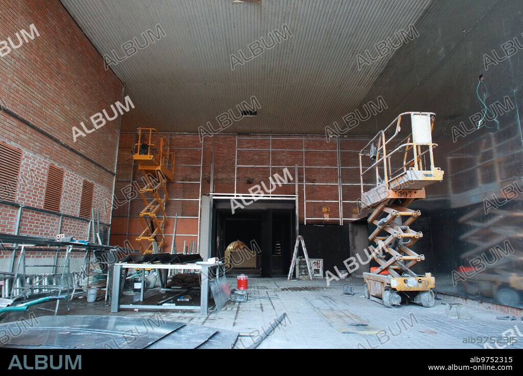 Madrid, 28/11/2015. Bajos comerciales de la estación de Chamartin. Obras en el local que fue la discoteca Macumba. Foto: Isabel Permuy ARCHDC.