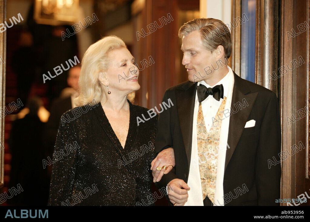 LAUREN BACALL y WOODY HARRELSON en THE WALKER, 2007, dirigida por PAUL SCHRADER. Copyright KINTOP PICTURES/INGENIOUS FILM PARTNERS/PAUL SCHRADER PRODUC.