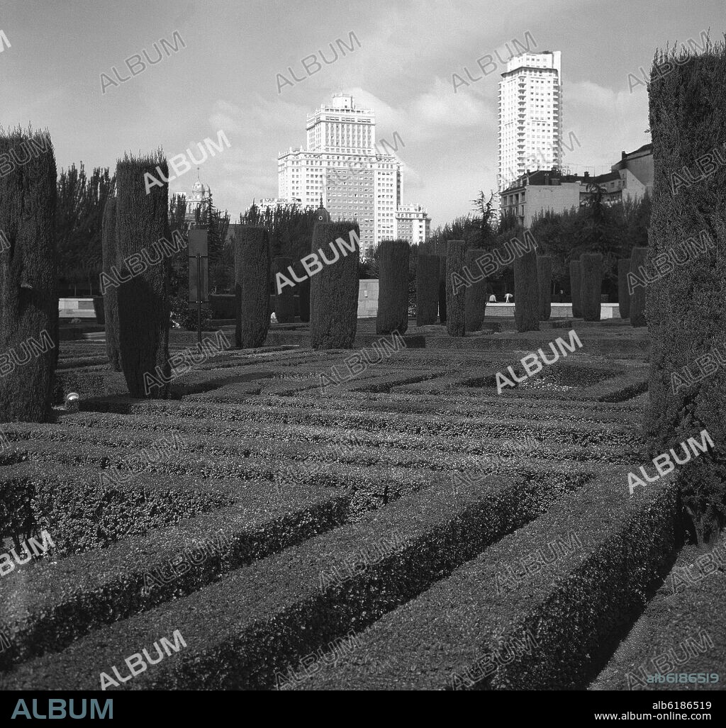 FERNANDO GARCIA MERCADAL (1896-1986). JARDINES DE SABATINI O DE LAS CABALLERIZAS - 1933-34 - FOTOGRAFIA EN BLANCO Y NEGRO - AÑOS 60.