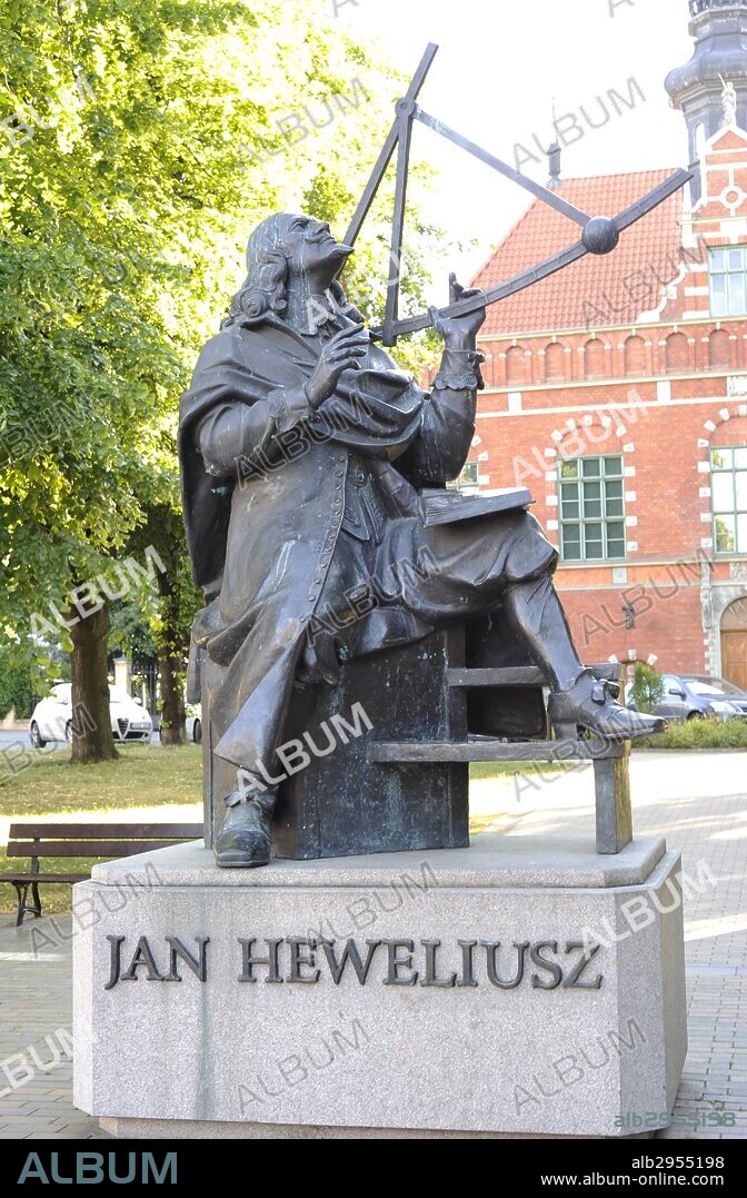 Johannes Hevelius o Jan Heweliusz (1611-1687). Astrónomo de Polonia. LLamado el padre de la topografía lunar. Monumento en Gdansk. Polonia. Europa. Detalle.