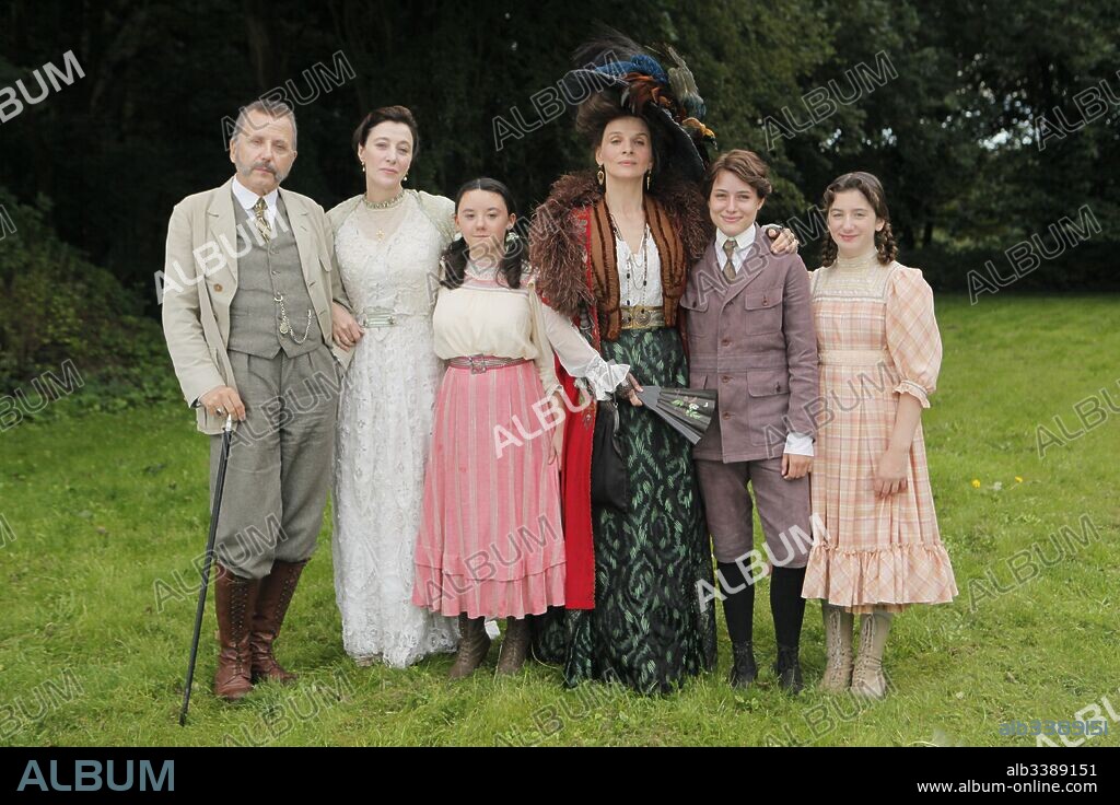 FABRICE LUCHINI, JULIETTE BINOCHE, LAURENA THELLIER and VALERIA BRUNI TEDESCHI in MA LOUTE, 2016, directed by BRUNO DUMONT. Copyright 3B Productions / Arte France Cinéma / Scope Pictures / Twent.