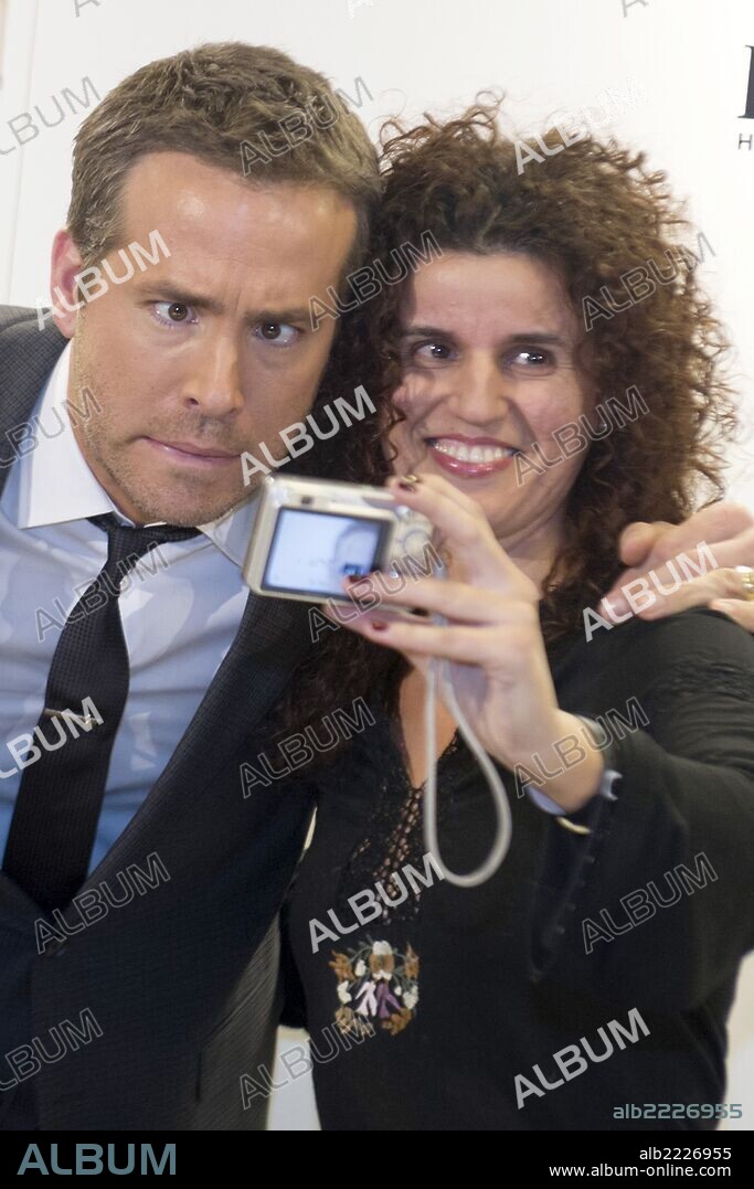 Nov. 26, 2013 - Madrid, Madrid, Spain - Ryan Reynolds takes a funny photo as he promotes Hugo Boss 'Boss Bottled' fragrance at Corte Ingles Superstore. 26/11/2013