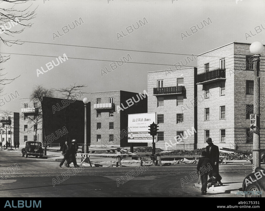 RUSSELL LEE and FARM SECURITY ADMINISTRATION. Ida B. Wells Housing Project for Negroes, Chicago, Illinois, April 1941.