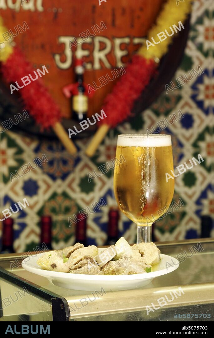 Bar "Aquí Jerez" (calle Cea Bermudez); bar de tapas de ambiente andaluz; tapa de huevas de merluza.