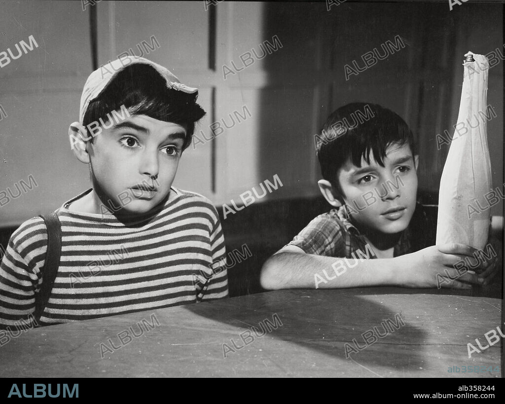 JOSELITO y PABLITO ALONSO en LOS DOS GOLFILLOS, 1961, dirigida por ANTONIO DEL AMO. Copyright SUEVIA FILMS.