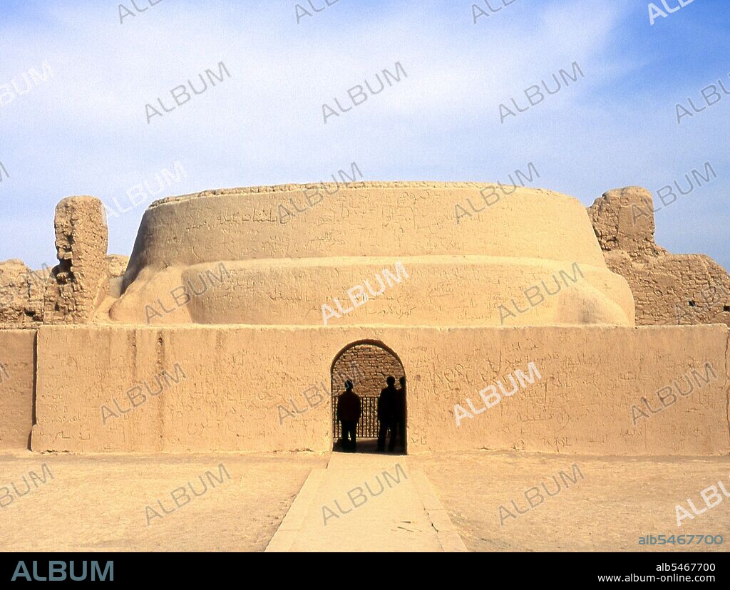 The ruins of Karakhoja or Gaochang Gucheng (Gaochang Ancient City) date from the initial Han Chinese conquest of the area in the 2nd century BCE. Located about 46km southeast of Turpan on the edge of the Lop Desert, Karakhoja is larger than Yarkhoto, but rather less well preserved. Originally established as a garrison town, it developed into a prosperous city by Tang times, before being eventually abandoned in the 14th century, probably due to a combination of endemic warfare and desertification. In its prime, Karakhoja was divided into three sections – an outer city, inner city, and palace area.