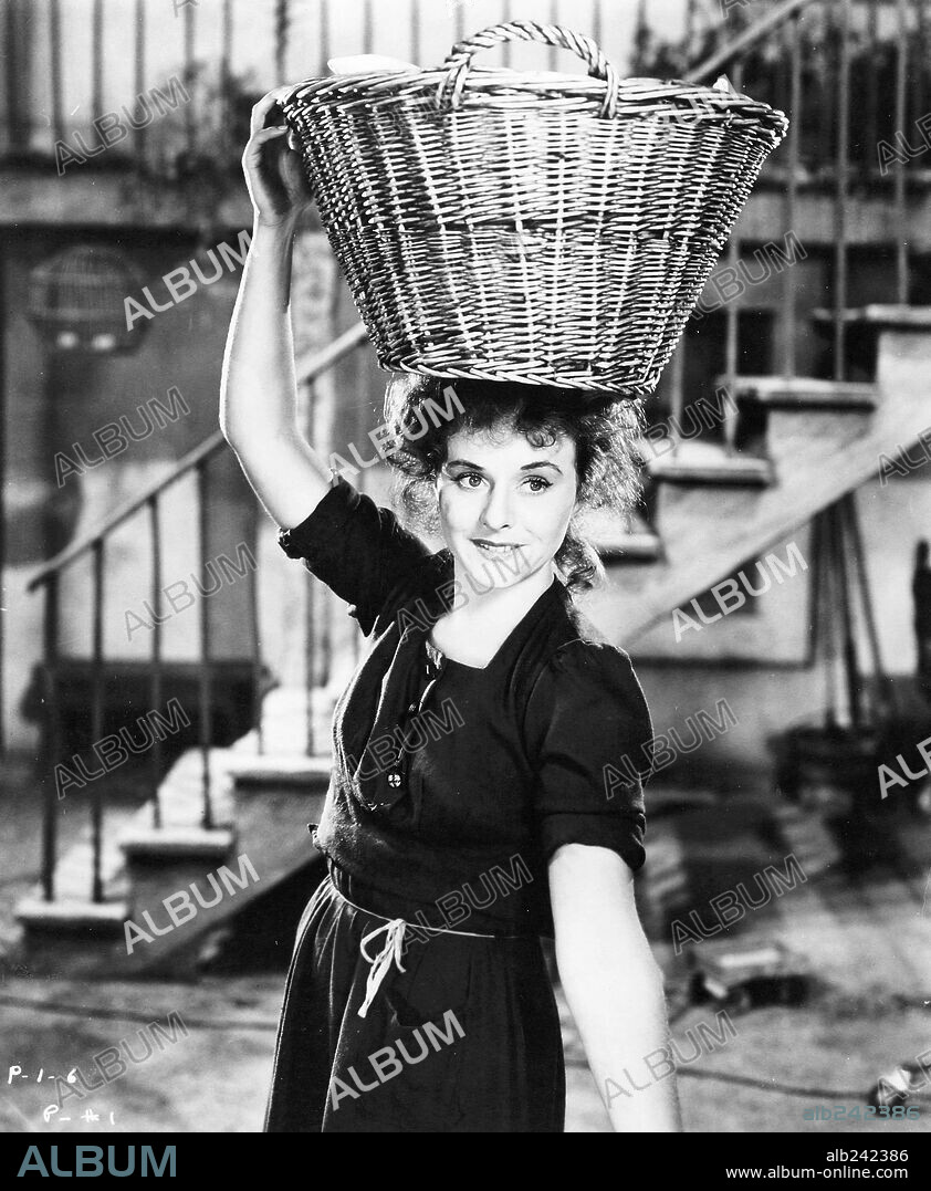 PAULETTE GODDARD en EL GRAN DICTADOR, 1940 (THE GREAT DICTATOR), dirigida por CHARLES CHAPLIN. Copyright UNITED ARTISTS.