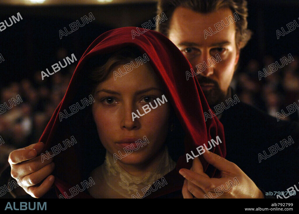EDWARD NORTON y JESSICA BIEL en EL ILUSIONISTA, 2006 (THE ILLUSIONIST), dirigida por NEIL BURGER. Copyright STILLKING DILMS.