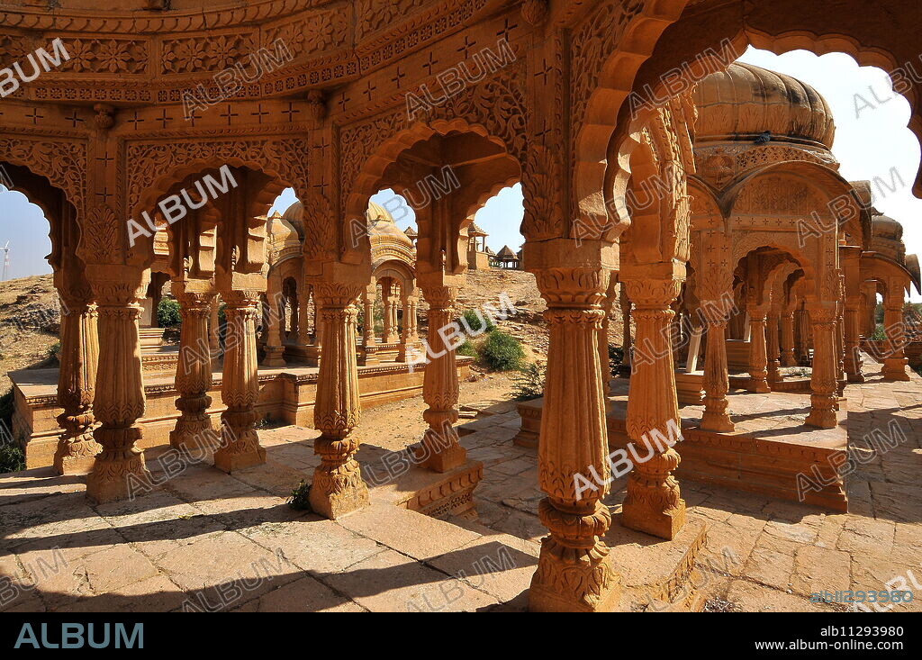 Bada Bagh (Barabagh), royal cenotaphs (chhatris) of Maharajas of Jaisalmer State, Jaisalmer, Rajasthan, India, Asia.