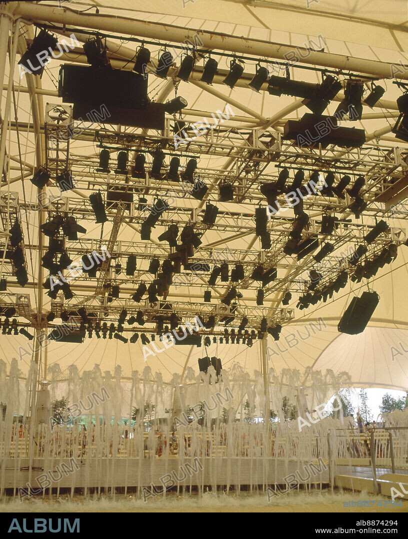 JOSE MIGUEL PRADA POOLE (1938-2021). INTERIOR - FOCOS Y FUENTE DEL PALENQUE - RECINTO DE ESPECTACULOS - FOTO AÑOS 00.
