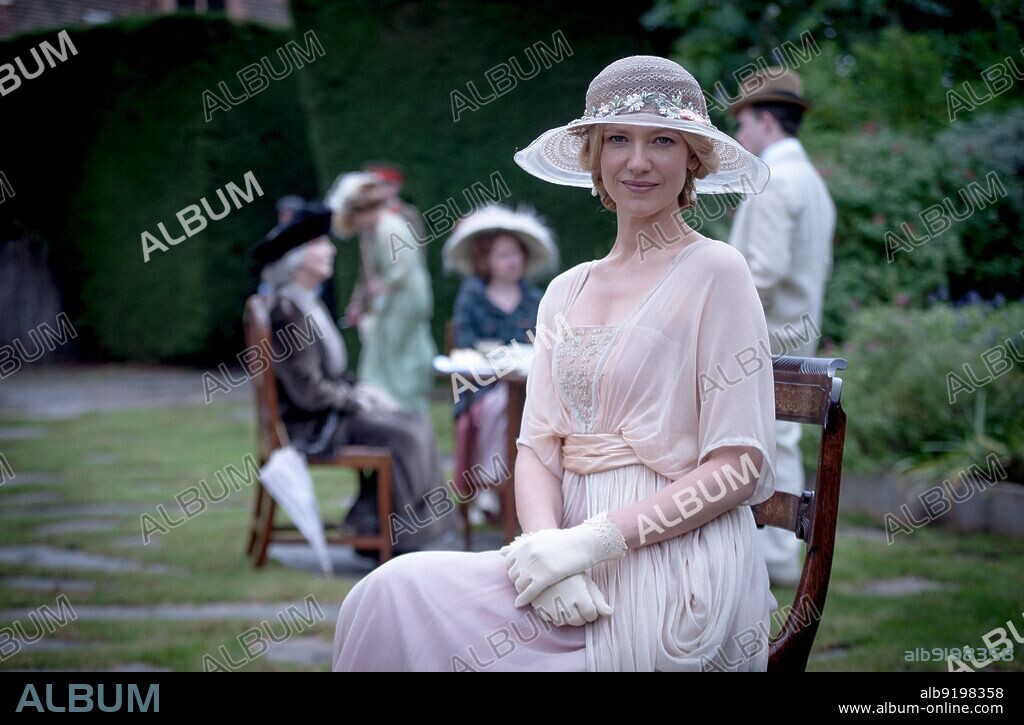 ANNA TORV en DEADLINE GALLIPOLI, 2015, dirigida por MICHAEL RYMER. Copyright Full Clip Productions.