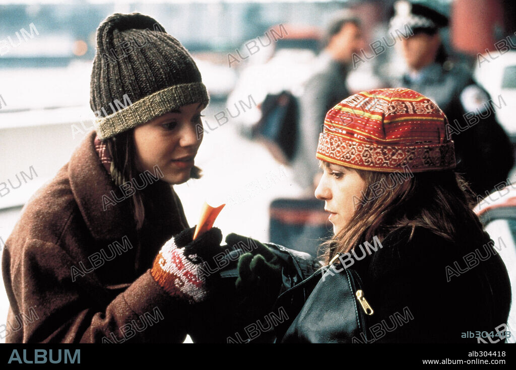 CLAIRE DANES and HOLLY HUNTER in HOME FOR THE HOLIDAYS, 1995, directed by JODIE FOSTER. Copyright POLYGRAM / MARSHAK, BOB.