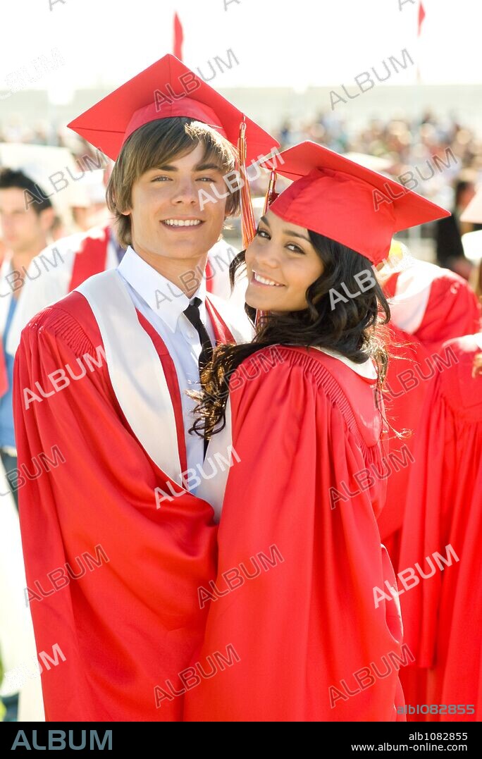 VANESSA HUDGENS y ZAC EFRON en HIGH SCHOOL MUSICAL 3: FIN DE CURSO, 2008 (HIGH SCHOOL MUSICAL 3: SENIOR YEAR), dirigida por KENNY ORTEGA. Copyright WALT DISNEY PICTURES / BRAMLEY, JOHN.