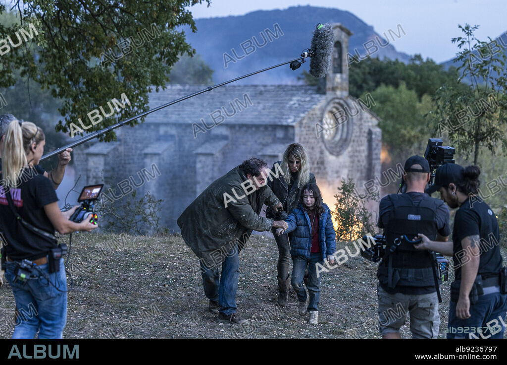 BELEN RUEDA und MAIA ZAITEGI in LA ERMITA, 2023, unter der Regie von CARLOTA PEREDA. Copyright CASTELAO PRODUCTIONS.