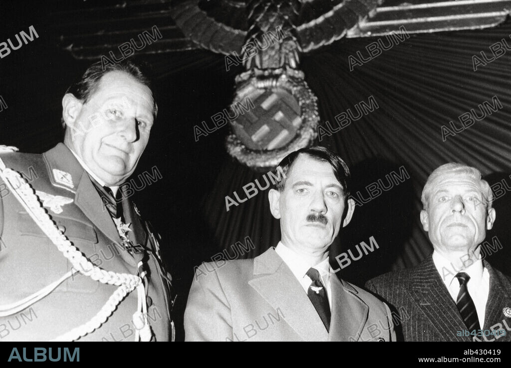 Adolf Hitler, IAN McKELLEN, PETER VAUGHAN und JOHN WOODVINE. IAN McKELLEN, JOHN WOODVINE und PETER VAUGHAN in COUNTDOWN TO WAR, 1989, unter der Regie von PATRICK LAU.
