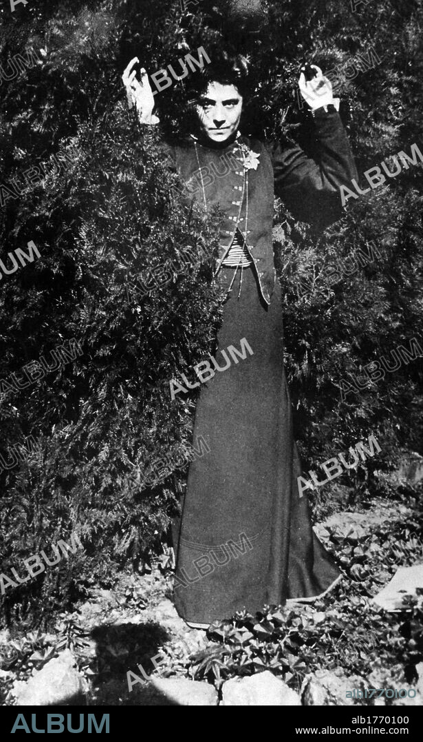 Eleonora Duse posing for Gabriele D'Annunzio. The Italian actress Eleonora Duse posing for a photo by Gabriele D'Annunzio. 1890s.
