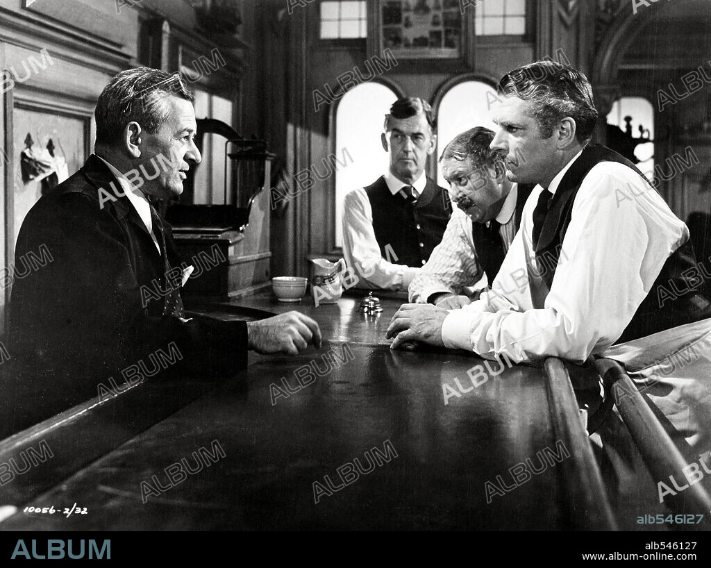 LAURENCE OLIVIER y WILLIAM WYLER en CARRIE, 1952, dirigida por WILLIAM WYLER. Copyright PARAMOUNT PICTURES.