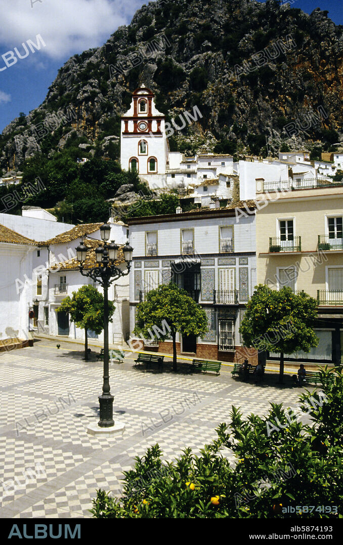 Ubrique, Plaza Mayor e Iglesia.
