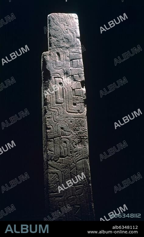 >Tello-Obelisk< (>Idol< aus Chavin, ca. 800-650 v.Chr.). Monolith, Höhe 2,42 m. Lima, Museo Nacional de Antropologia y Arqueologia (Peru, Küstenregion (Costa)). The >Tello obelisk< (from Chavin, c. 800-650 BC), monolith, height 2,42 m. Lima, Museo Nacional de Antropologia y Arqueologia (Peru). Lima, , Peru.