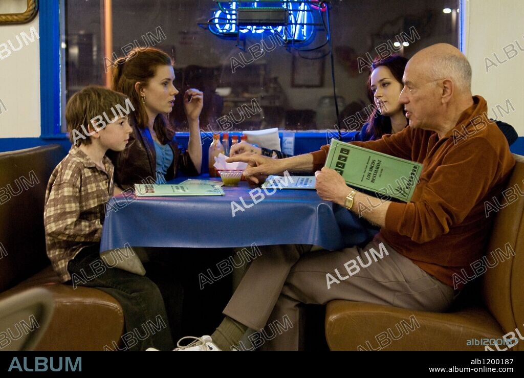 ALAN ARKIN, AMY ADAMS, EMILY BLUNT and JASON SPEVACK in SUNSHINE CLEANING, 2008, directed by CHRISTINE JEFFS. Copyright BACK LOT PICTURES/BIG BEACH FILMS / TERRELL, LACEY.