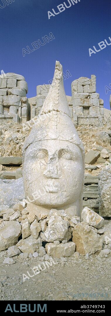 Ancient carved stone heads, Nemrut Dagi (Nemrut Dag), on summit of Mount Nemrut, UNESCO World Heritage Site, Cappadocia, Anatolia, Turkey, Asia Minor, Asia.