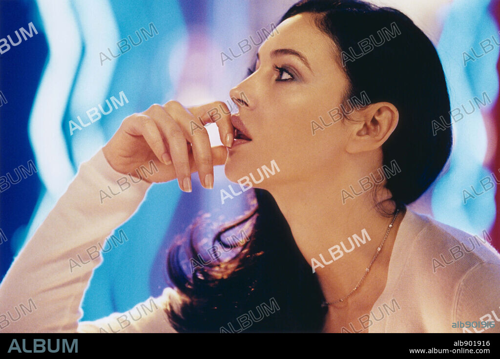 MONICA BELLUCCI en CUANTO ME AMAS?, 2005 (COMBIEN TU M'AIMES?), dirigida por BERTRAND BLIER. Copyright FIDELITE PRODUCTIONS.