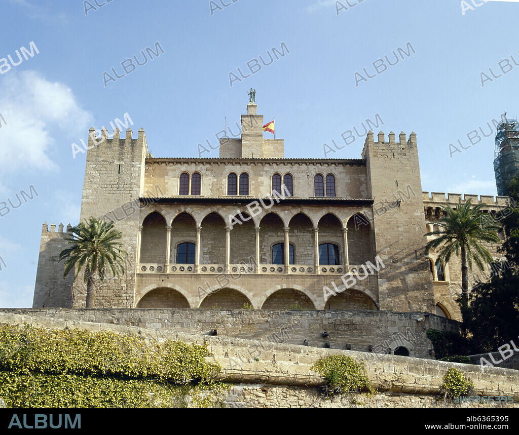 PALACIO DE ORIGEN ARABE AUNQUE FUE RECONSTRUIDO EN EL SIGLO XIV- SEDE DE LA CAPITANIA GENERAL BALEAR.