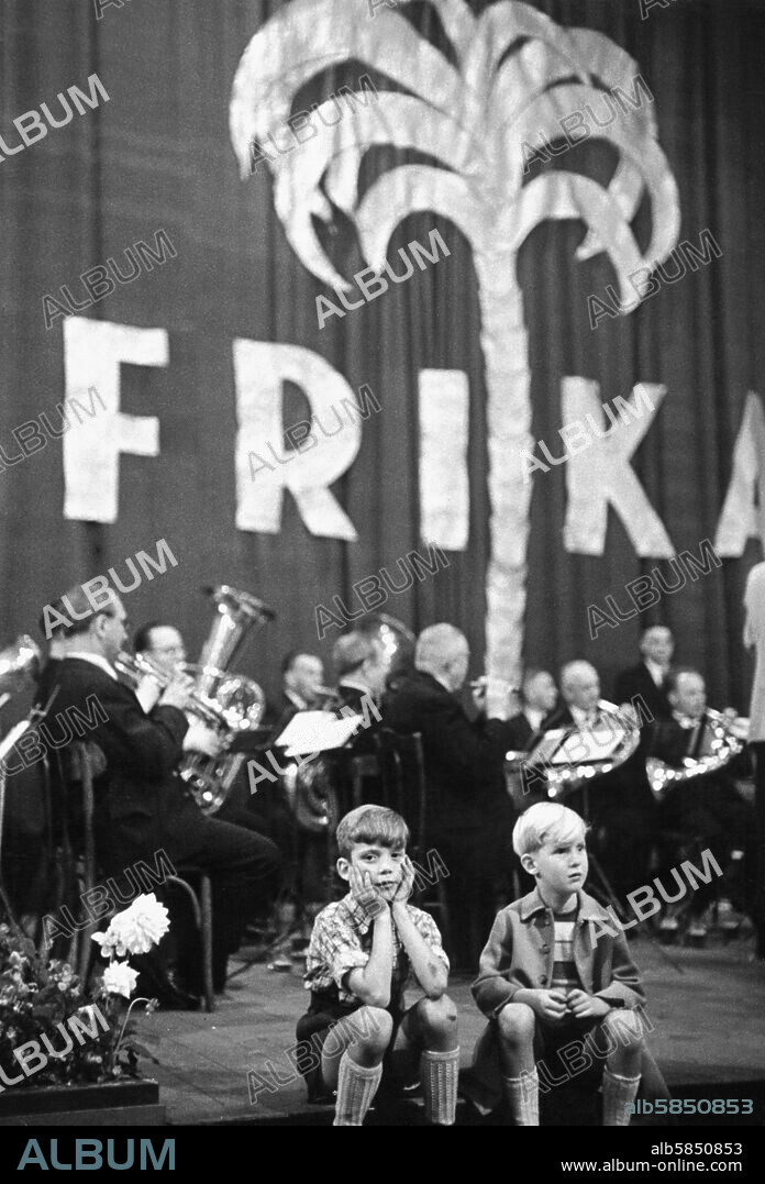 Meeting of the veterans of the German "Afrika-Korps", 
Fieldmarshal Rommel's elite troupe, in Iserlohn, West Germany, 1951. 
The band under an embroidered palm tree, growing out of the word "Afrika". 
Iserlohn, 1951.