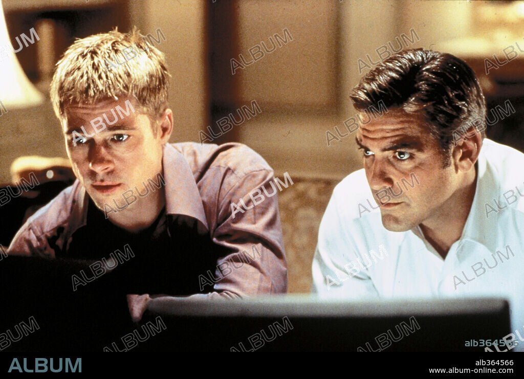 BRAD PITT and GEORGE CLOONEY in OCEAN'S ELEVEN, 2001, directed by STEVEN SODERBERGH. Copyright JERRY WEINTRAUB PRODUCTIONS/NPV ENTERTAINMENT/SECTION EIGHT.