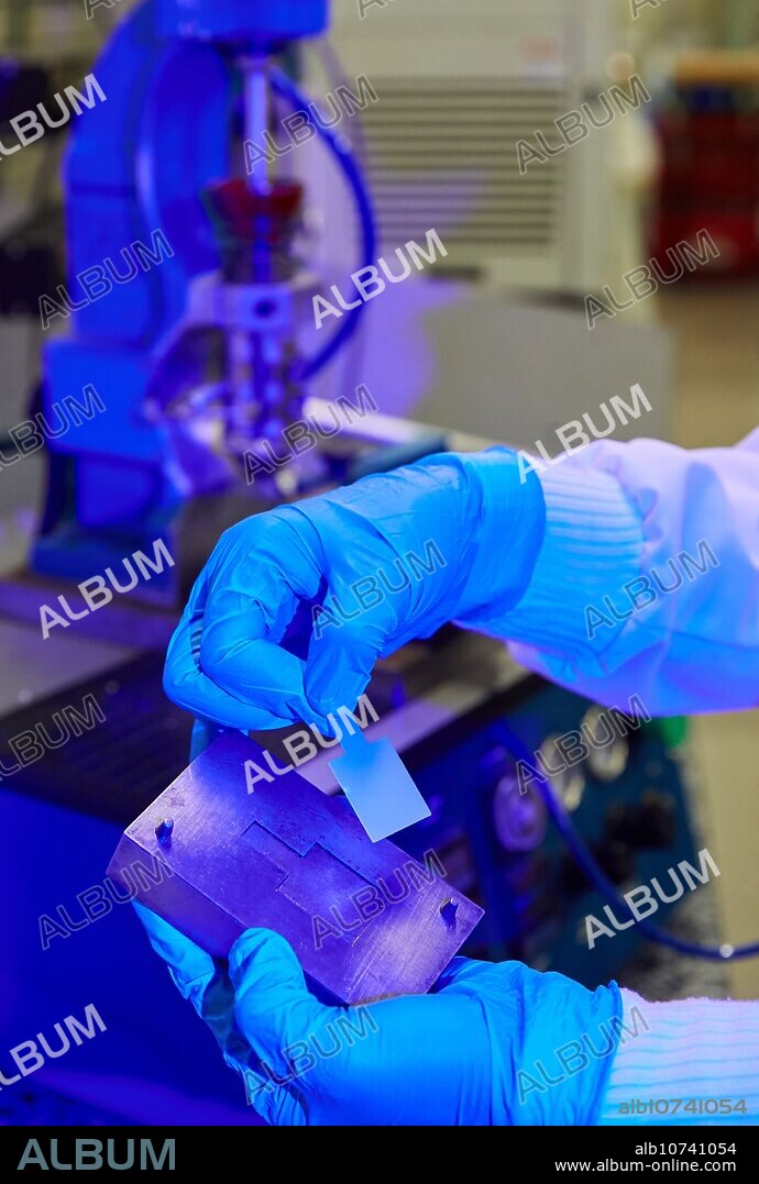 Sample and injection mold polymer. medical applications, Research on synthesis, assembly and processing of polymers, Donostia, San Sebastian, Gipuzkoa, Basque Country, Spain, Europe.