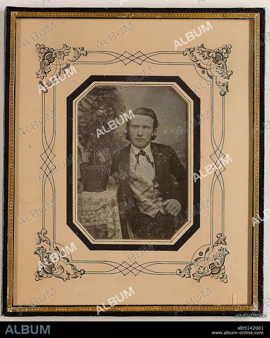 Wilhelm Breuning, Jürgen Bona Meyer (1829-1897), daguerreotype, picture size: height: 8,20 cm; width: 6,50 cm, in ink: manufacturer, title, dating, portrait photography, half-length portrait, historical person, scholar, philosopher, man, seated figure, potted plants, container (ceramics): vessel, jug, pot, vase, Jürgen Bona Meyer.