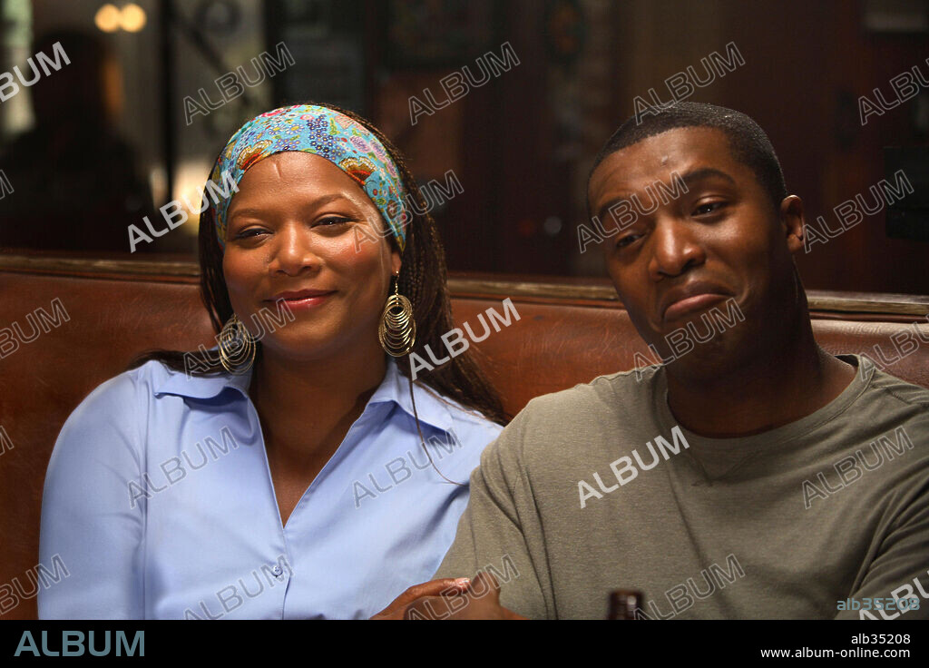 QUEEN LATIFAH y ROGER CROSS en TRES MUJERES Y UN PLAN, 2008 (MAD MONEY), dirigida por CALLIE KHOURI. Copyright BIG CITY PICTURES/GRANADA ENTERTAINMENT USA/GRAND ARMY ENTER / MOSELEY, MELISSA.
