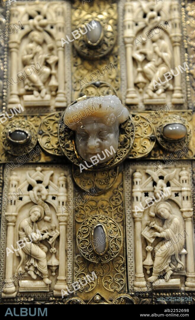 Codex Lebuinus. Northern France, 825-850. Detail of binding, Cologne, 11th-12th centuries. Decorated in silver, ivory and precious stones. The central figure depicts Bacchus. Catharijneconvent Museum. Utrecht. Netherlands.