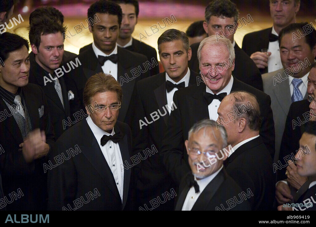 AL PACINO y GEORGE CLOONEY en OCEAN'S THIRTEEN, 2007, dirigida por STEVEN SODERBERGH. Copyright WARNER BROS.