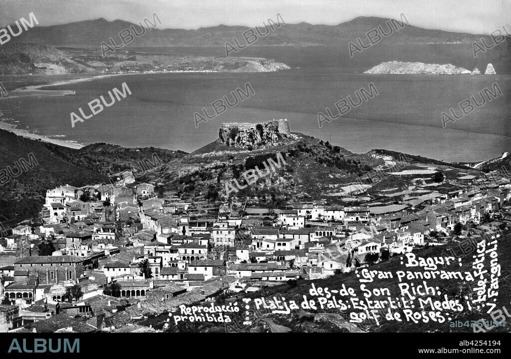 Tarjeta postal, gran panorama de Bagur, Playa de Pals, islas Medas, y golfo de Rosas (Girona). Fotografía de Valentí Fargnoli Yannetta (1885-1944). Año 1926.