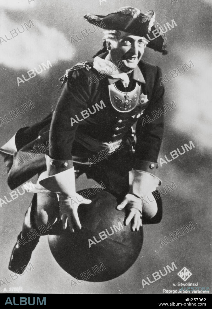 HANS ALBERS in MUNCHHAUSEN, 1943, directed by JOSEF VON BAKY. Copyright U.F.A.