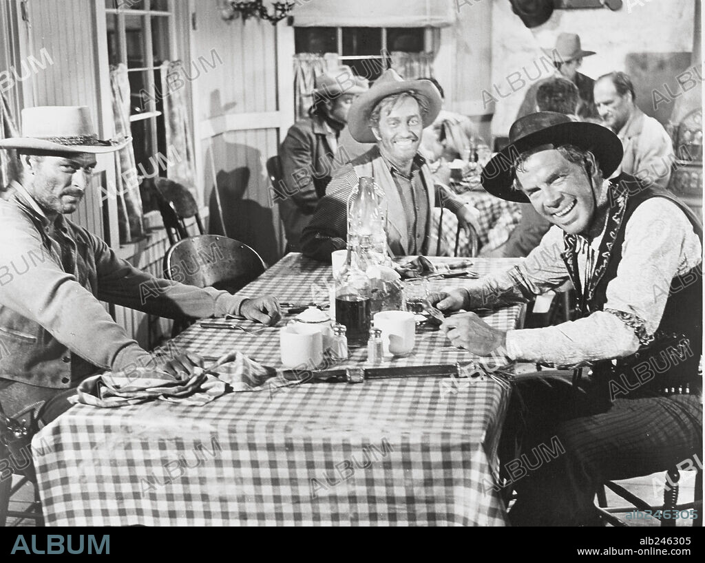 LEE MARVIN y LEE VAN CLEEF en EL HOMBRE QUE MATO A LIBERTY BALANCE, 1962 (THE MAN WHO SHOT LIBERTY VALANCE), dirigida por JOHN FORD. Copyright PARAMOUNT PICTURES.