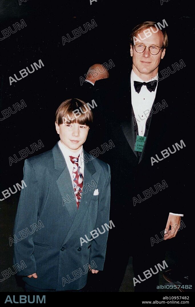 Apr. 7, 2006 - WILLIAM HURT WITH HIS SON ALEX HURT AT FORD'S THEATER PRESIDENTIAL GALA HELD AT FORD'S THEATER 1993.30248JKEL. JAMES M. KELLY-(Credit Image: © James M. Kelly/ZUMA Wire).