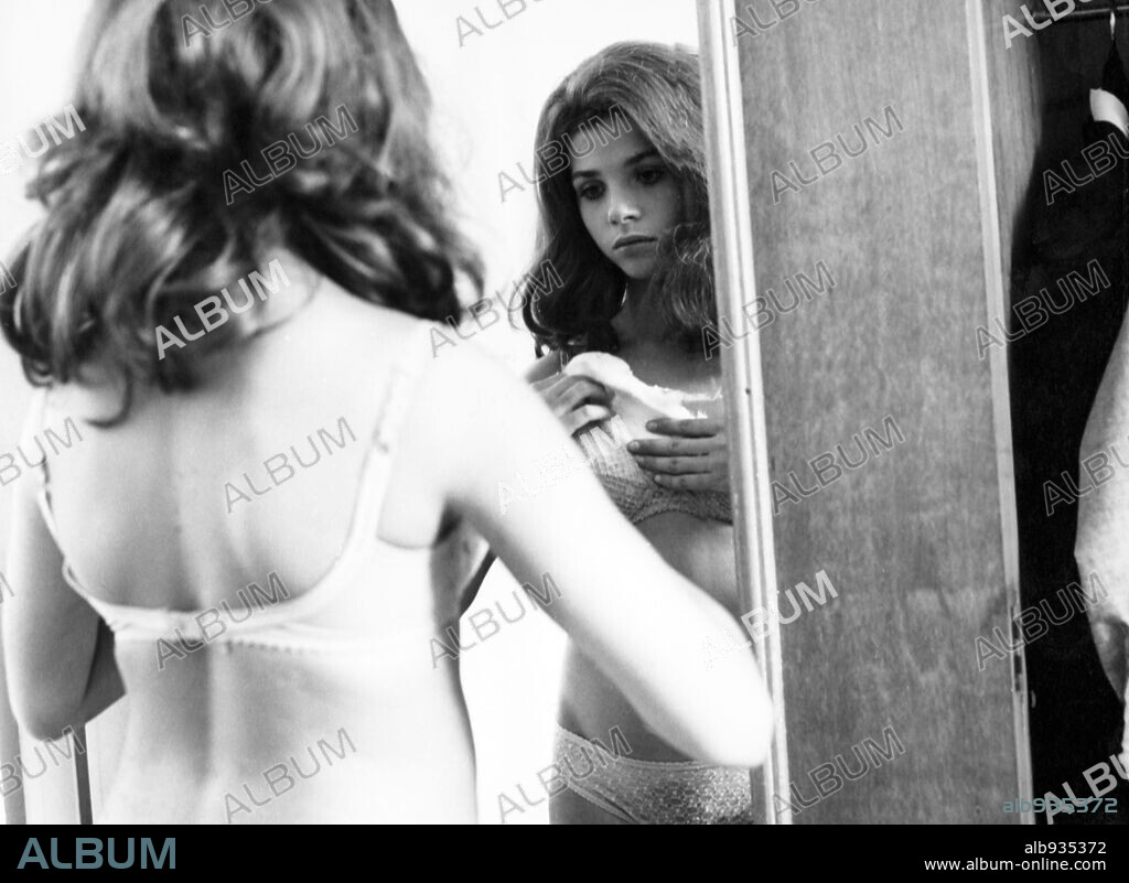 VICTORIA ABRIL en CAMBIO DE SEXO, 1977, dirigida por VICENTE ARANDA. Copyright MORGANA FILMS.