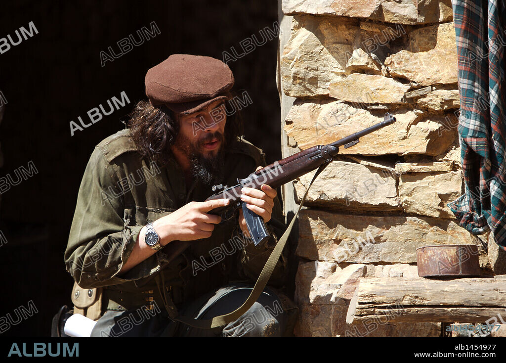 BENICIO DEL TORO en CHE, EL ARGENTINO, 2008 (CHE: PART ONE), dirigida por STEVEN SODERBERGH. Copyright estudios picasso/ laura bickford productions/ telecinco/ / ISASI, TERESA.