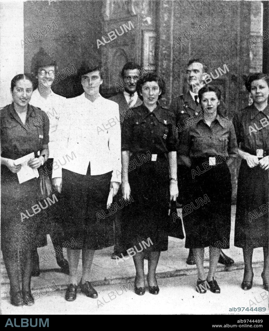 October 1938. The national head of the Hitler Youth, Miss Juta Ruetiger, with the Commanders of the Seville phalanx, during her visit to the Alcázar.