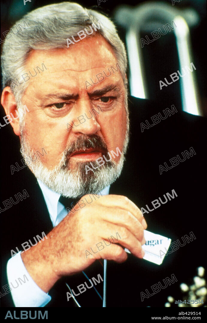 RAYMOND BURR in PERRY MASON: CASE OF THE LADY IN THE LAKE-TV, 1988, directed by RON SATLOF. Copyright VIACOM PICTURES.