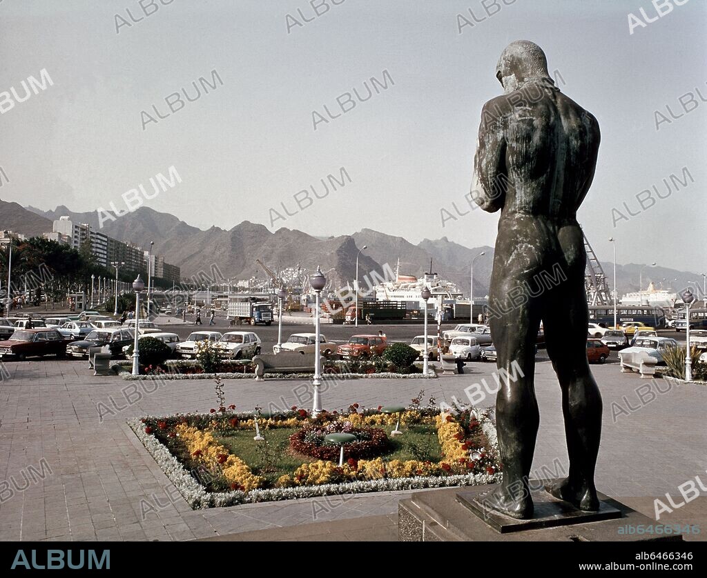 ENRIQUE CEJAS ZALDIVAR (1915-1986). GUERRERO DEL MONUMENTO A LOS CAIDOS DE LA PLAZA DE ESPAÑA DE SANTA CRUZ DE TENERIFE - 1947.