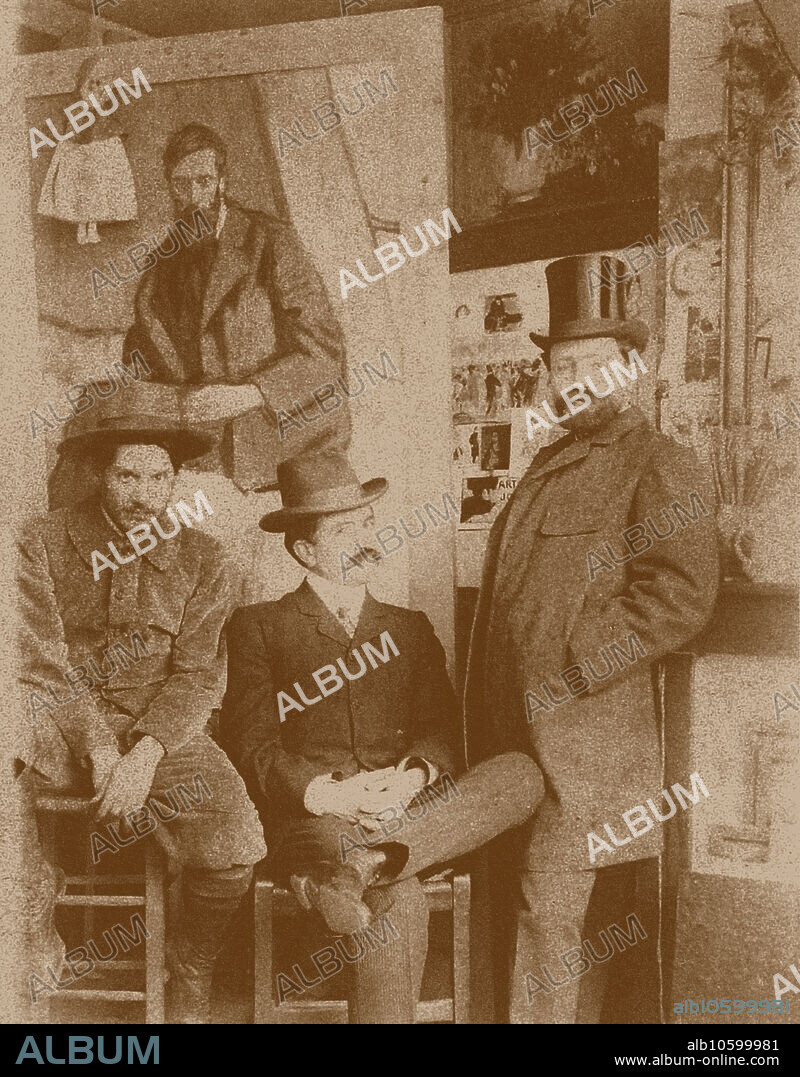 UNBEKANNTER FOTOGRAF. Pablo Picasso, Pere Mañach und Antonio Torres Fuster. Boulevard de Clichy 130, Paris.