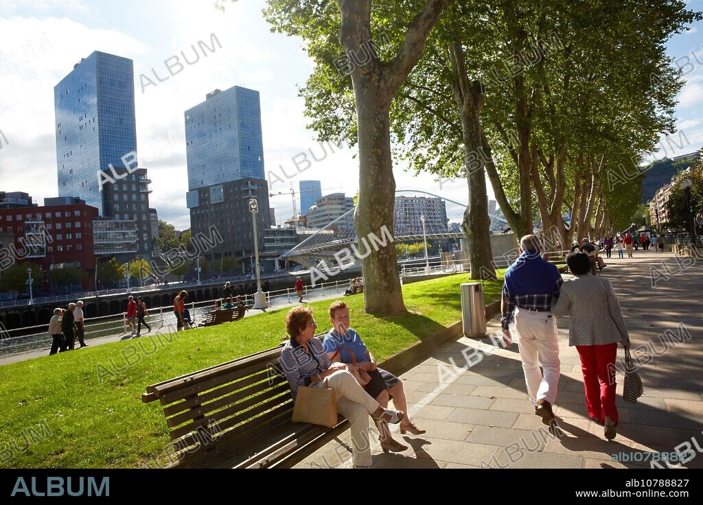 Campo Volantin. Zubizuri, footbridge across Nervion river and Isozaki Towers. Bilbao. Bizkaia. Euskadi. Spain. Basque Country. Spain.