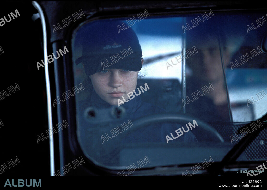 MEGAN BURNS in 28 DAYS LATER.. ., 2002, directed by DANNY BOYLE. Copyright FOX SEARCHLIGHT PICTURES.