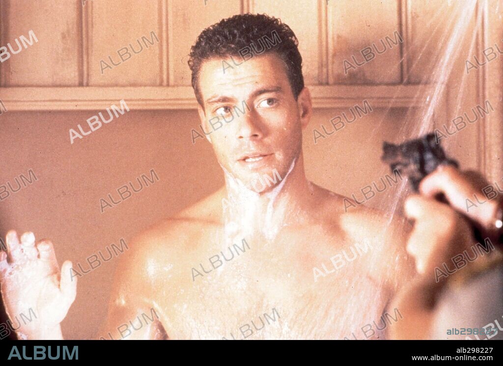 JEAN-CLAUDE VAN DAMME en SIN ESCAPE, GANAR O MORIR, 1993 (NOWHERE TO RUN), dirigida por ROBERT HARMON. Copyright COLUMBIA PICTURES.