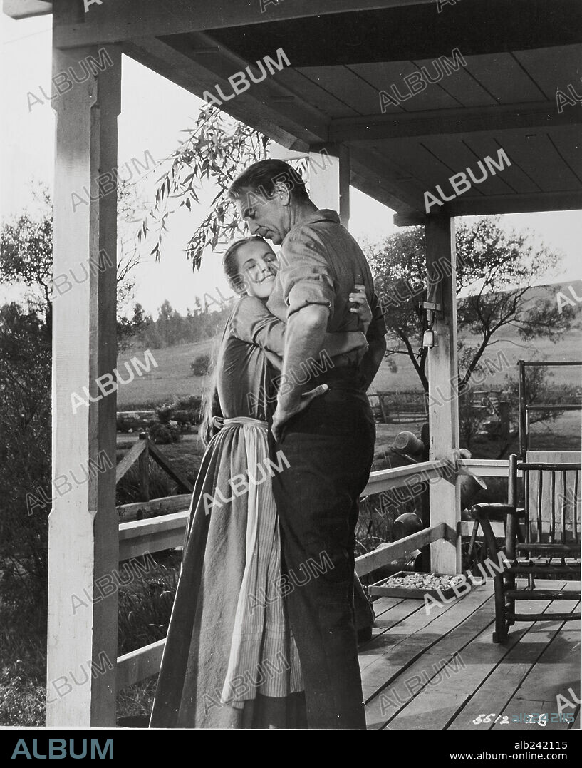 GARY COOPER in FRIENDLY PERSUASION, 1956, directed by WILLIAM WYLER. Copyright ALLIED ARTISTS.